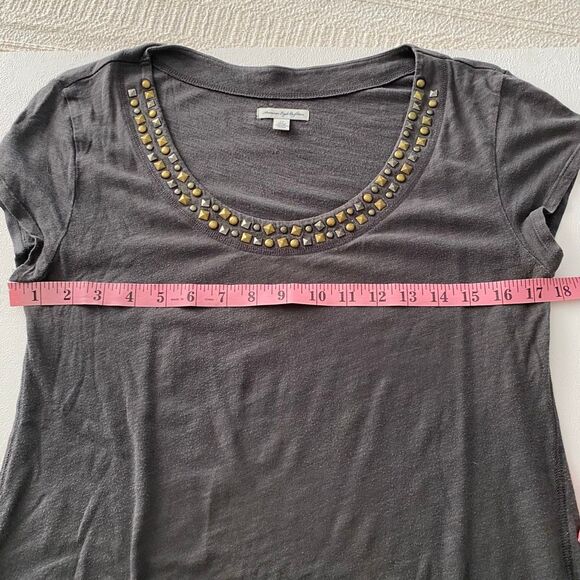 American Eagle Embellished Scoop Neck Tee Gray Beaded Studded Top Women’s Small - Picture 5 of 5